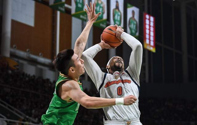 九游娱乐-CCTV5直播！广东VS上海胜负难料，超级外援互不相让，杜锋冲4连胜