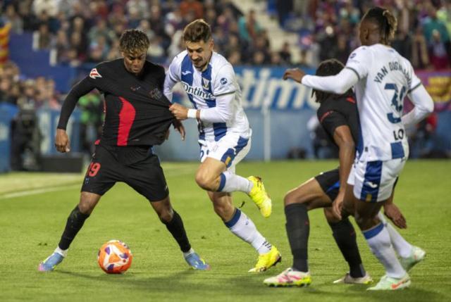 靠乌龙球胜保级队，巴萨快撑不住了吗？