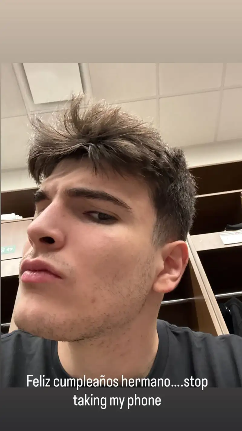 九游app-沙伊尔曼Ins为雨果庆生:生日快乐兄弟,别再拿我的手机了