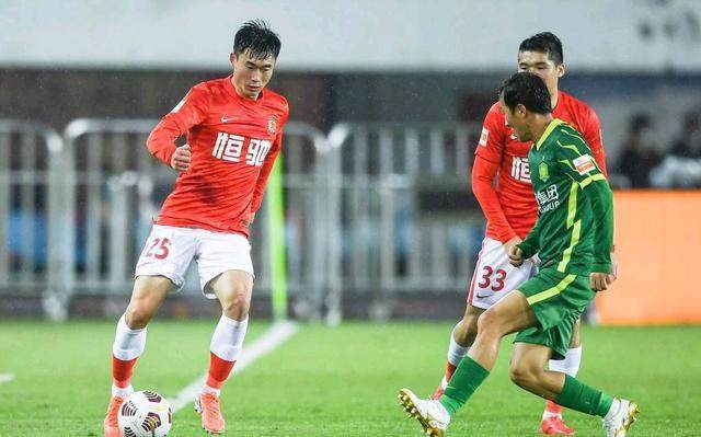 九游体育-京粤强强对话变全华班对决 寒夜里目送泰山问鼎