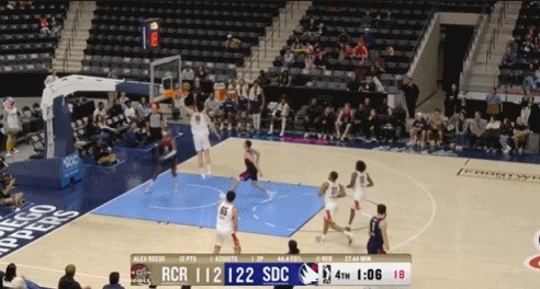 九游app-防守确实好起来了!杨瀚森先送钉板大帽 随后贴防逼迫对手失误