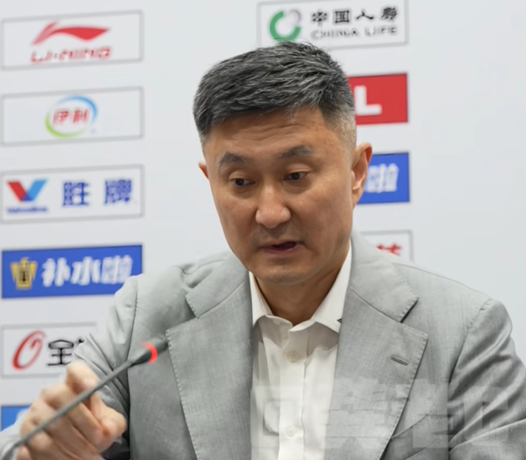 九游游戏-输辽宁发布会!杜锋甩锅焦泊乔,与萨林杰共提打铁,却未反思自我