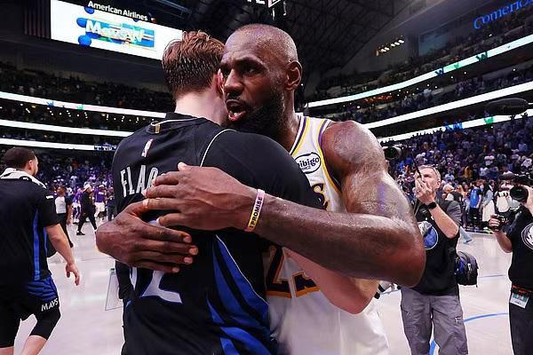 九游游戏-NBA｜湖人再次惨败雷霆，詹姆斯出于战略考量被雪藏